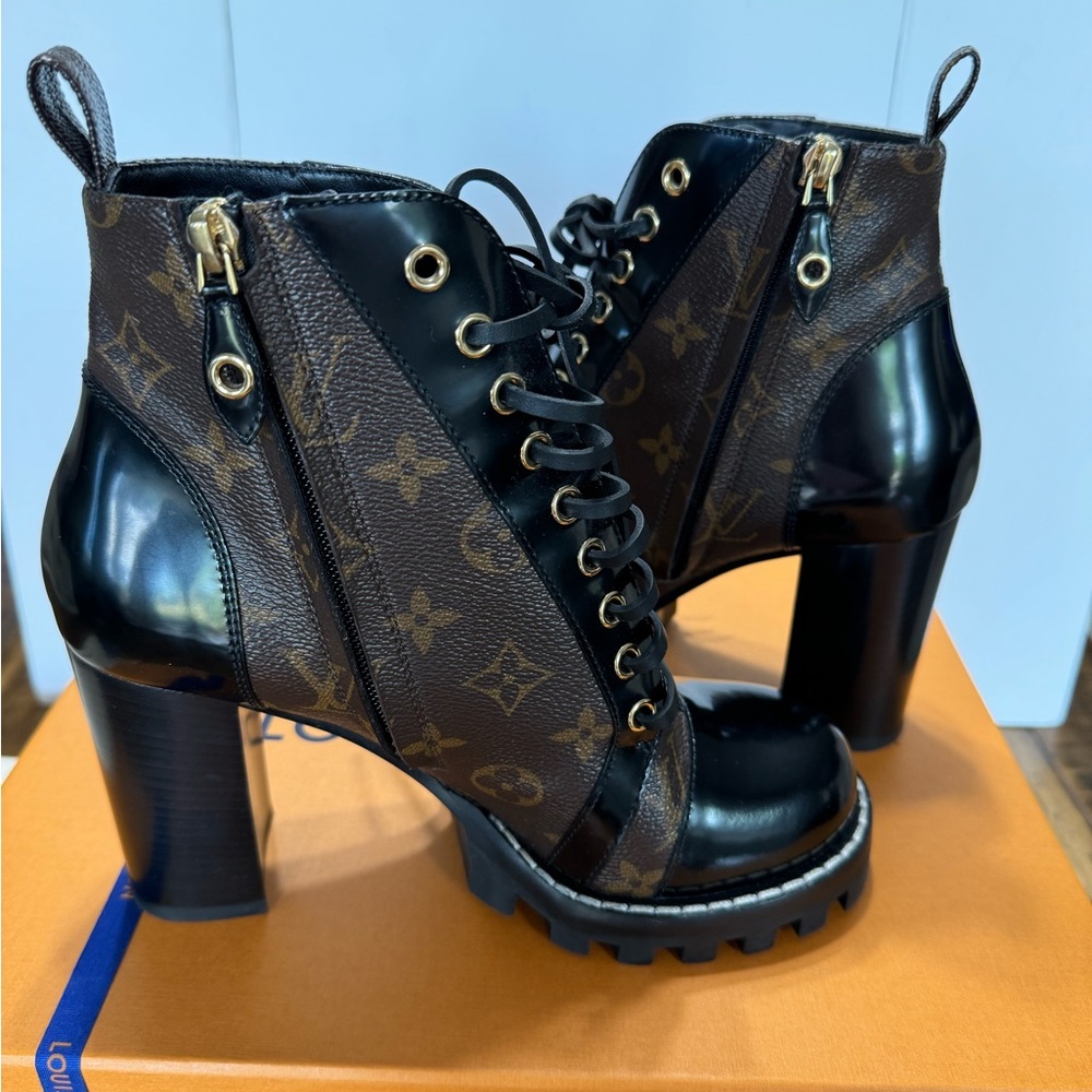 Louis Vuitton Star trail ankle boots